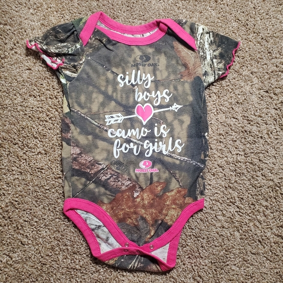 Mossy Oak Pink Camo Hunting Short Sleeve Baby One Piece 18M - Picture 1 of 5